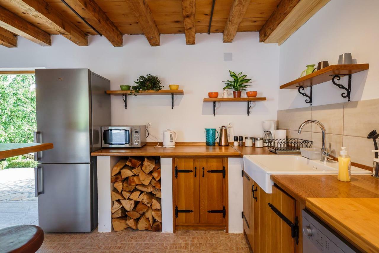 Beautiful Cottage With Heated Pool For 22 Ppl Plaški Eksteriør bilde
