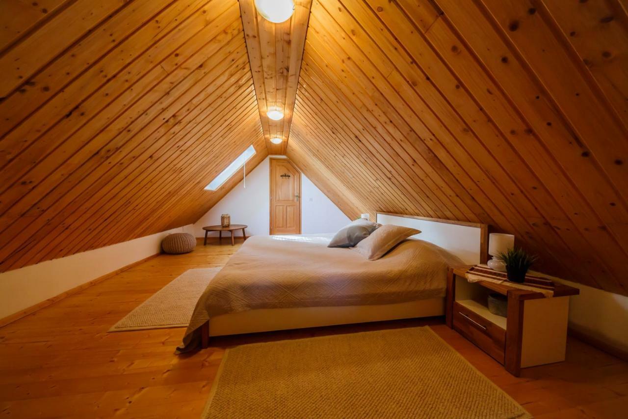 Beautiful Cottage With Heated Pool For 22 Ppl Plaški Eksteriør bilde
