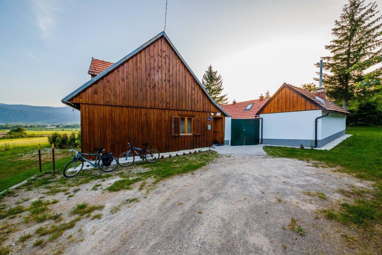 Beautiful Cottage With Heated Pool For 22 Ppl Plaški Eksteriør bilde