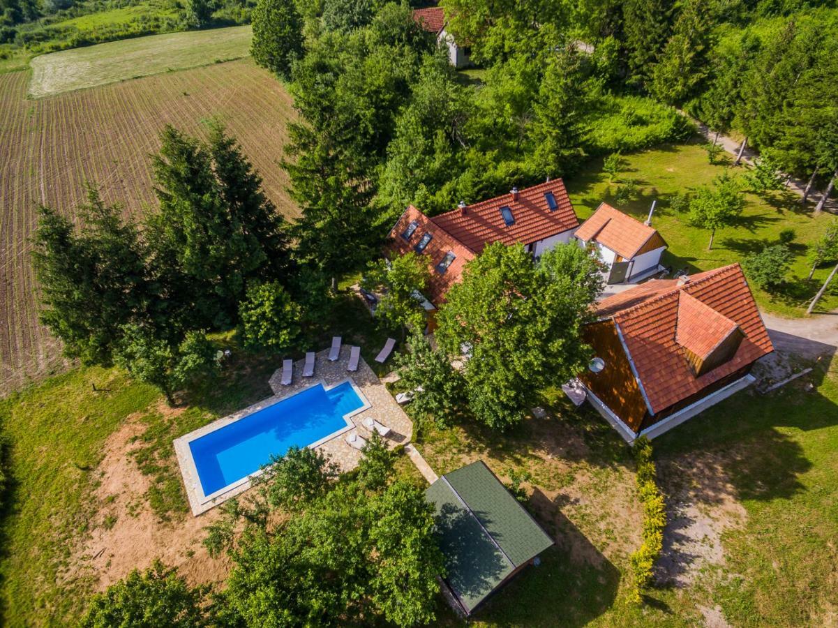 Beautiful Cottage With Heated Pool For 22 Ppl Plaški Eksteriør bilde
