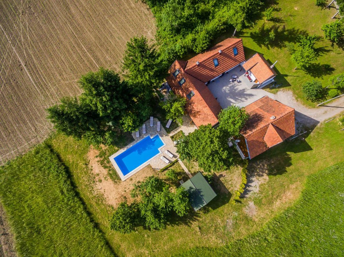 Beautiful Cottage With Heated Pool For 22 Ppl Plaški Eksteriør bilde