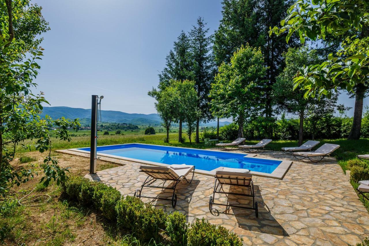 Beautiful Cottage With Heated Pool For 22 Ppl Plaški Eksteriør bilde