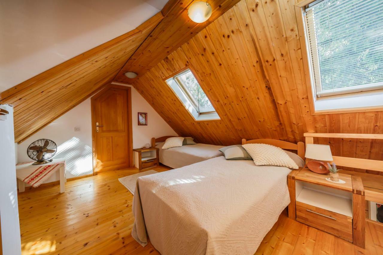 Beautiful Cottage With Heated Pool For 22 Ppl Plaški Eksteriør bilde
