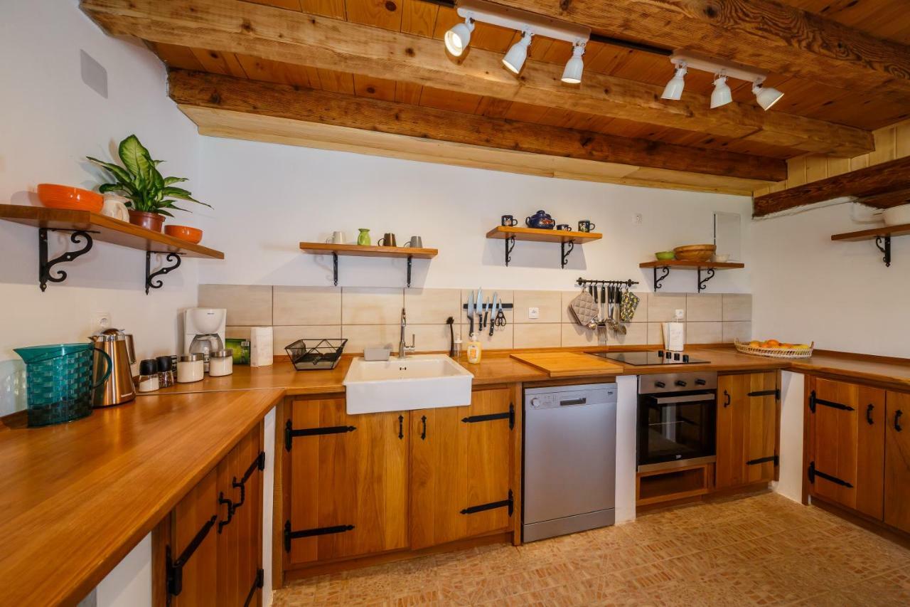 Beautiful Cottage With Heated Pool For 22 Ppl Plaški Eksteriør bilde