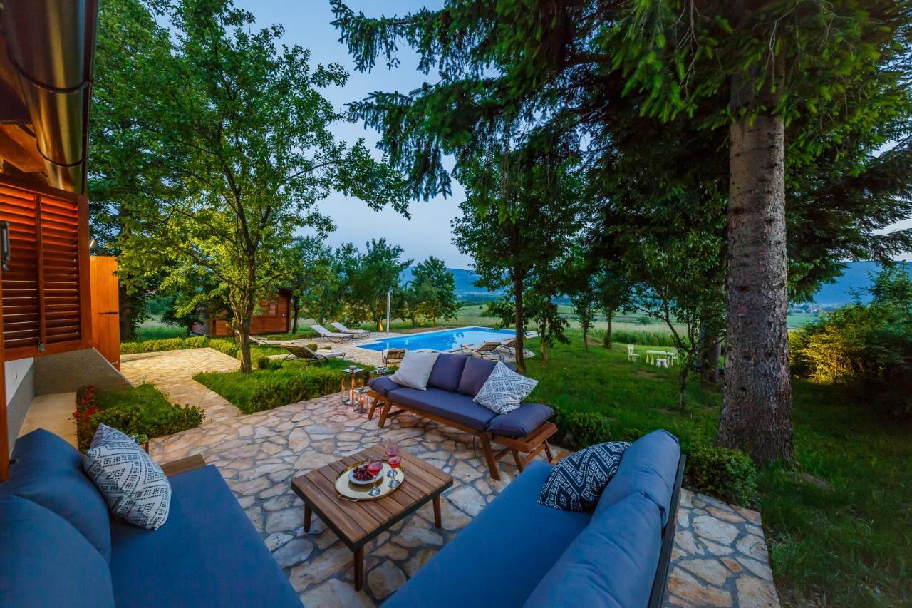 Beautiful Cottage With Heated Pool For 22 Ppl Plaški Eksteriør bilde