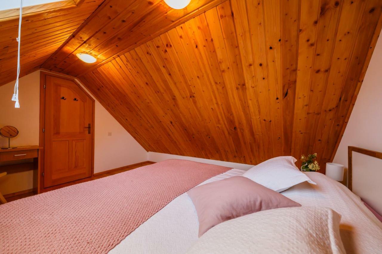 Beautiful Cottage With Heated Pool For 22 Ppl Plaški Eksteriør bilde